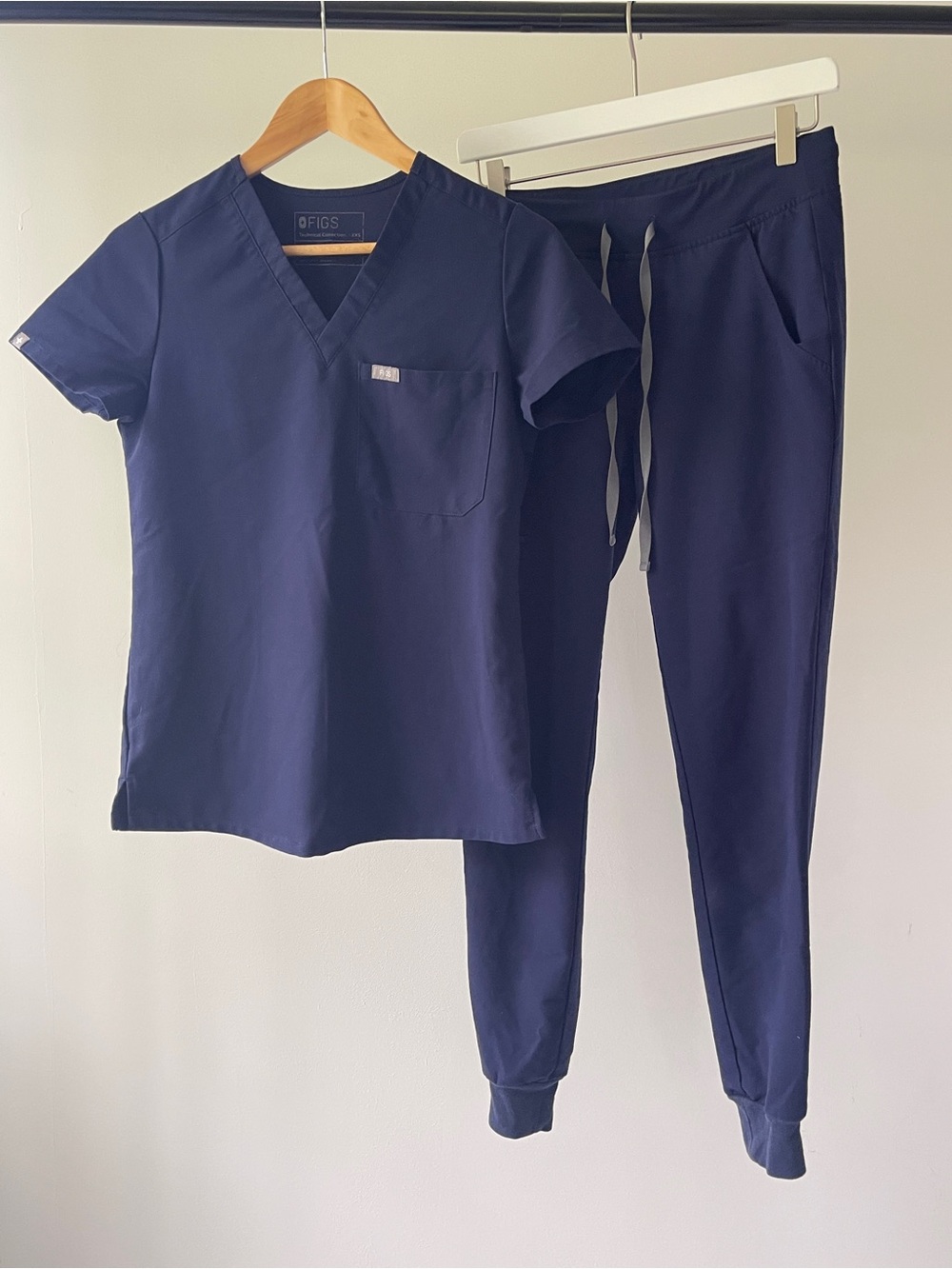 FIGS Navy V-Neck Scrub Top and Jogger Set Technical Collection Size XXS